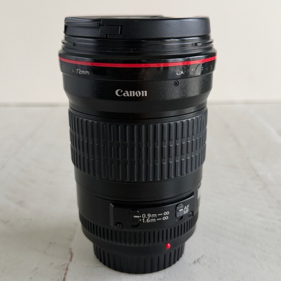 Canon Zoom Lens EF 135mm f/2.0 lens - Picture 2 of 15